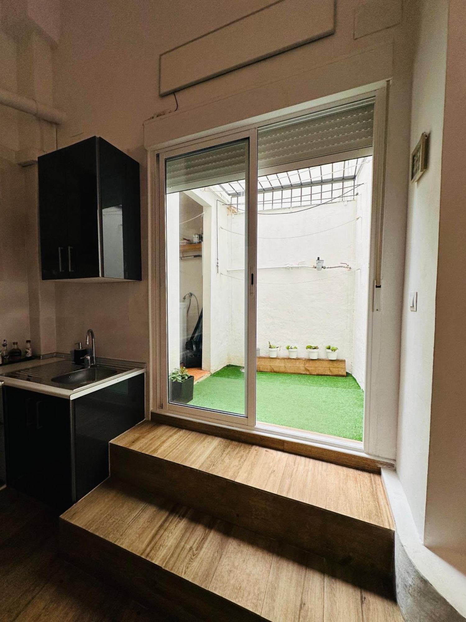 Loft doble altura monoambiente nuevo en Alicante centro Exterior foto